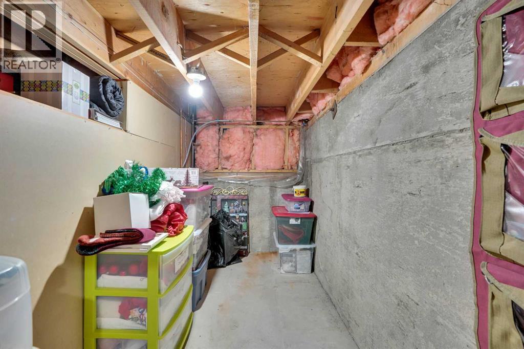 Single Family House 4 Level for Sale in  Woodbrook Mews SW Woodbine Calgary 