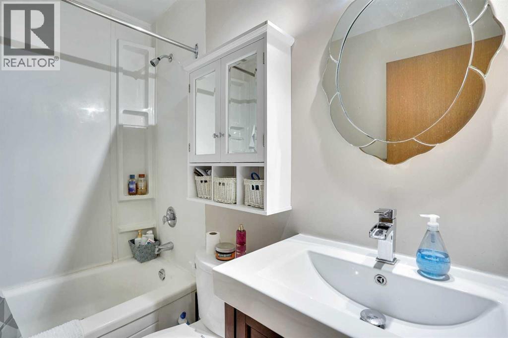 Single Family House 4 Level for Sale in  Woodbrook Mews SW Woodbine Calgary 