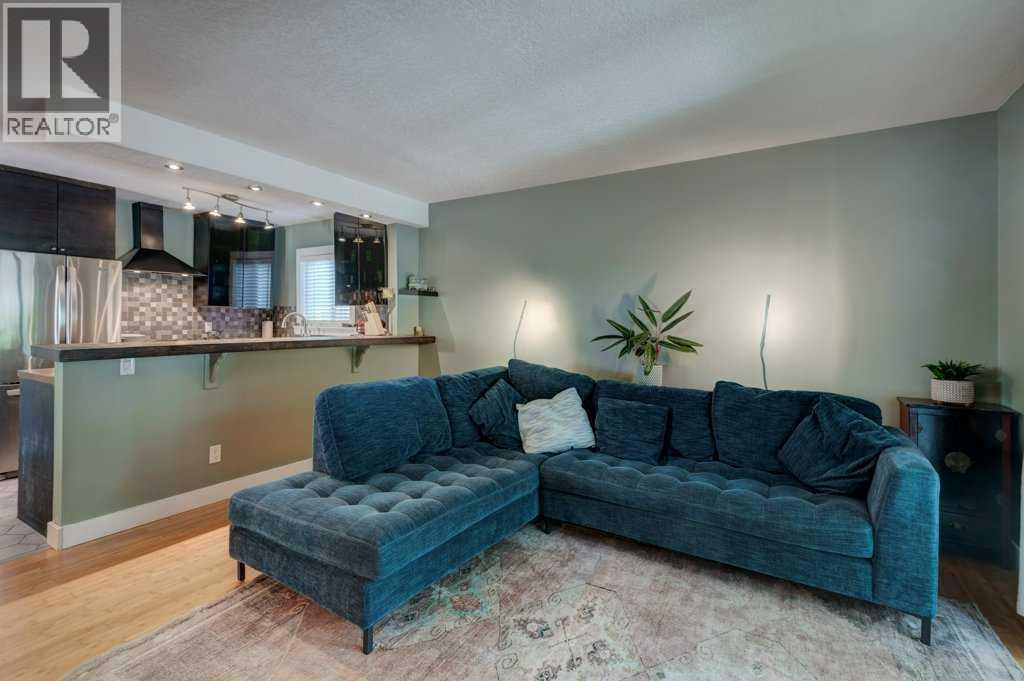 Single Family House Bi-level for Sale in  Shawglen Place SW Shawnessy Calgary 