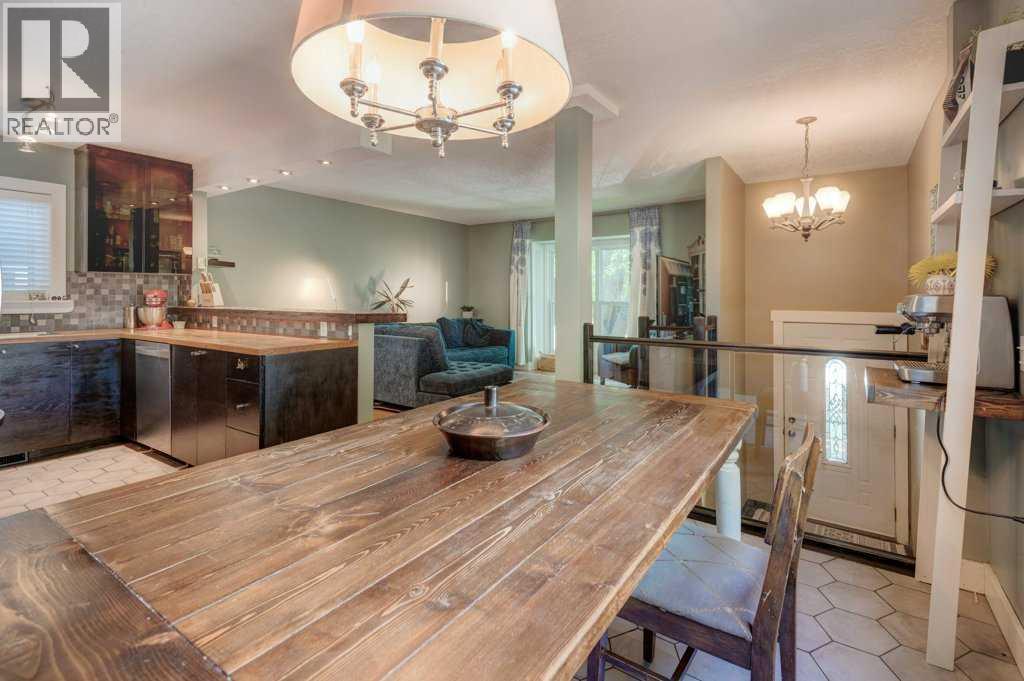 Single Family House Bi-level for Sale in  Shawglen Place SW Shawnessy Calgary 