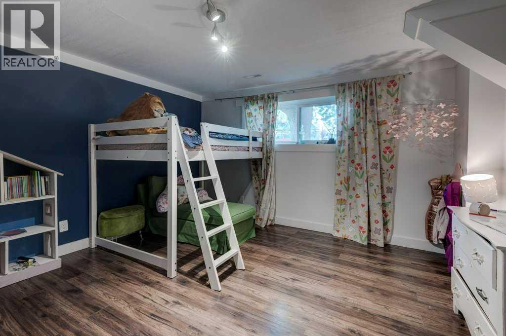 Single Family House Bi-level for Sale in  Shawglen Place SW Shawnessy Calgary 