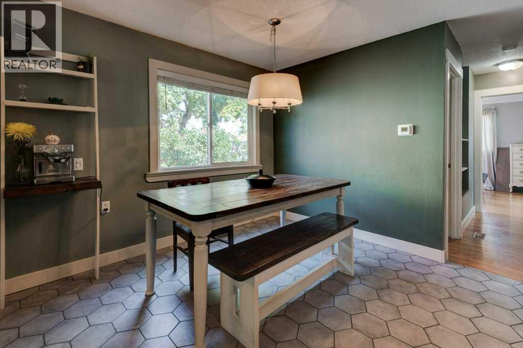 Single Family House Bi-level for Sale in  Shawglen Place SW Shawnessy Calgary 