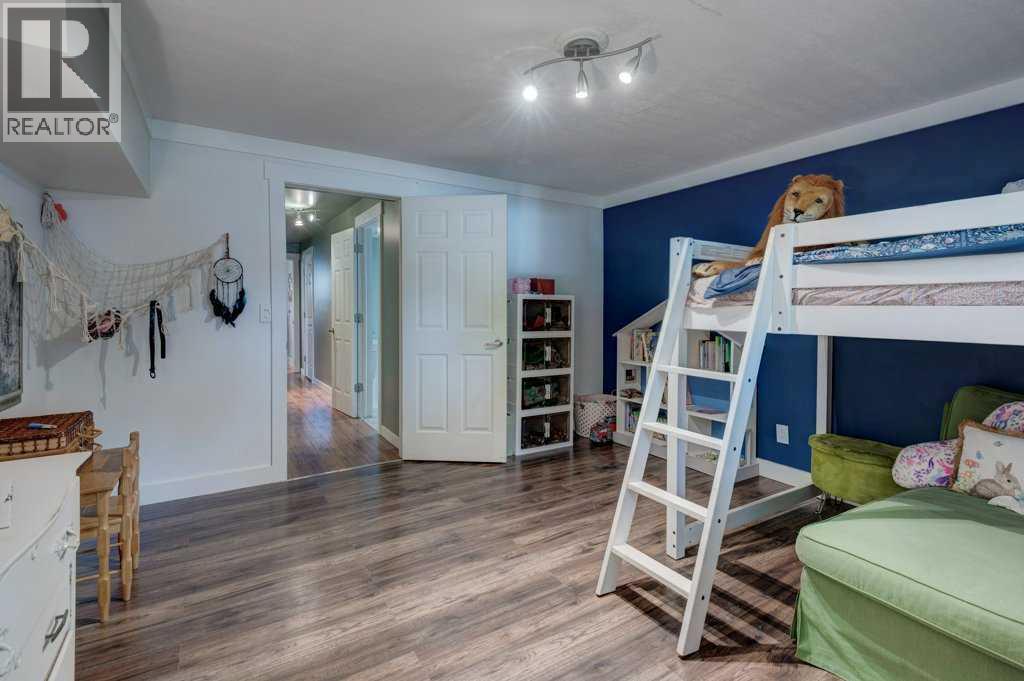 Single Family House Bi-level for Sale in  Shawglen Place SW Shawnessy Calgary 