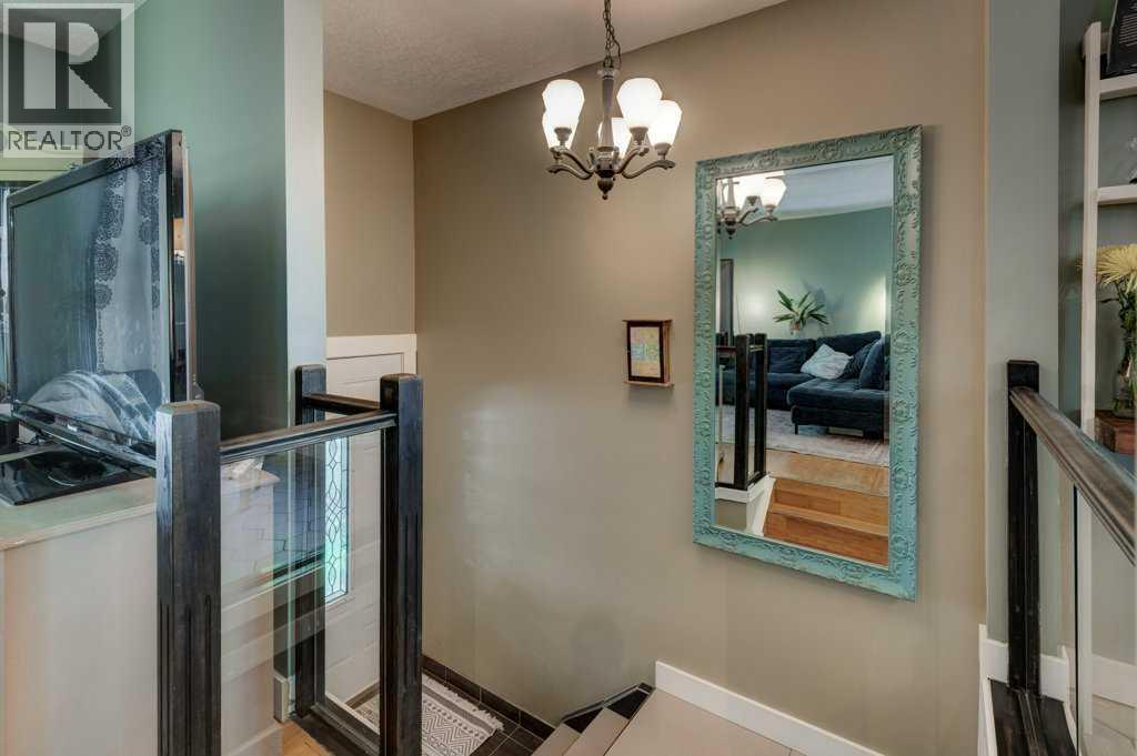 Single Family House Bi-level for Sale in  Shawglen Place SW Shawnessy Calgary 