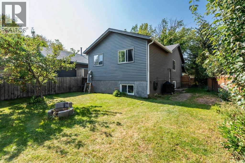 Single Family House Bi-level for Sale in  Shawglen Place SW Shawnessy Calgary 