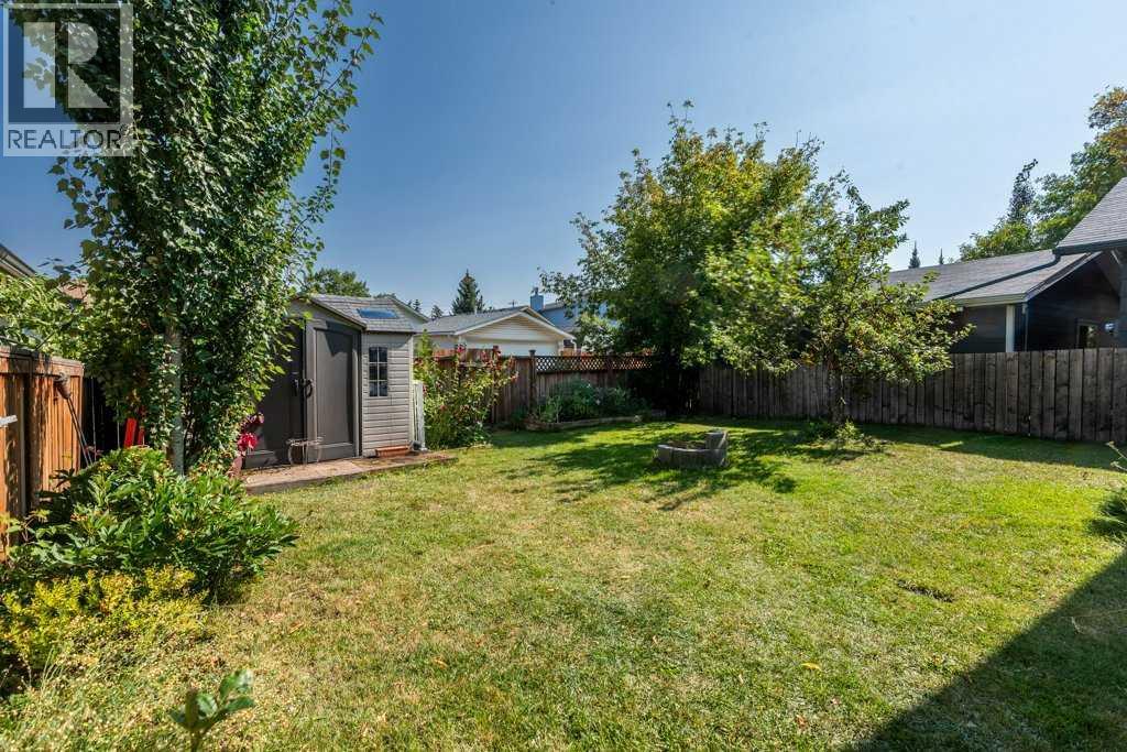 Single Family House Bi-level for Sale in  Shawglen Place SW Shawnessy Calgary 
