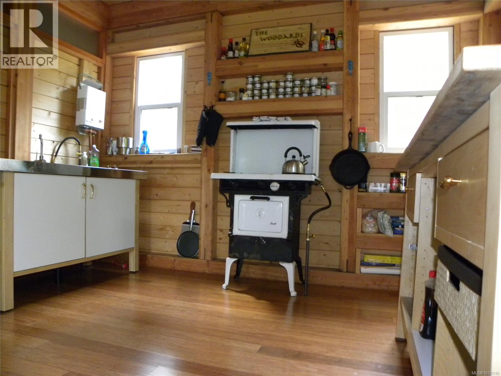 66 SPRING BAY Rd, Lasqueti Island