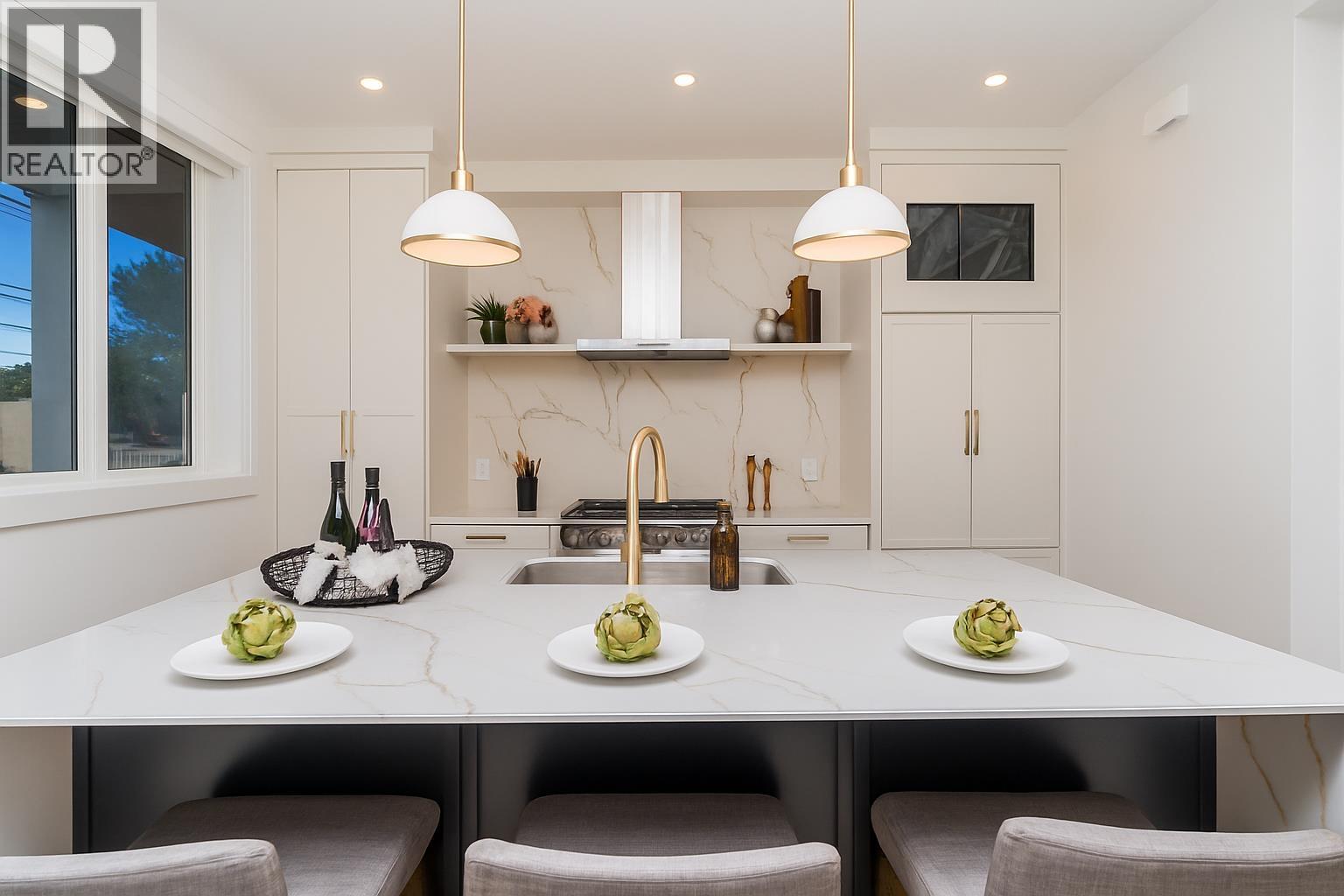 3468 MONS DRIVE, Vancouver