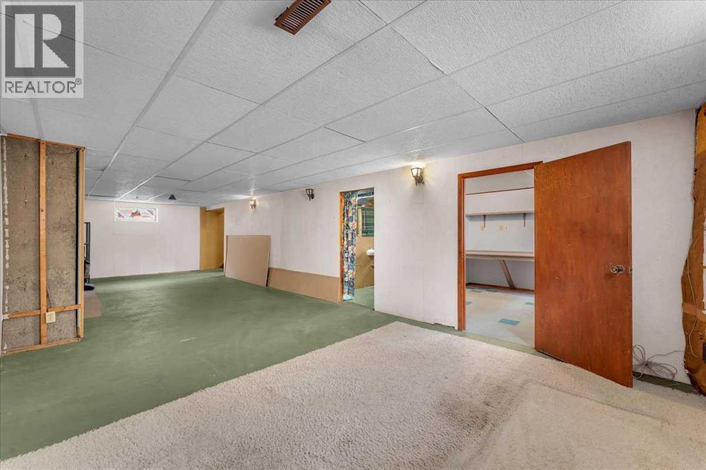 Single Family House Bungalow for Sale in  Worcester Drive SW Wildwood Calgary 