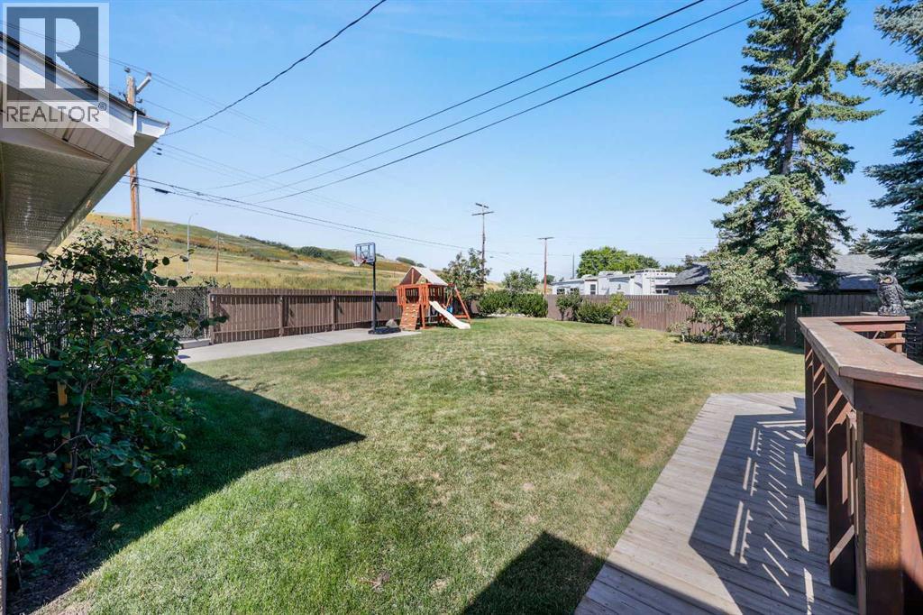 Single Family House Bungalow for Sale in  Hunterdale Place NW Huntington Hills Calgary 