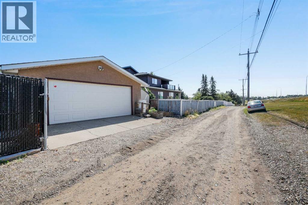 Single Family House Bungalow for Sale in  Hunterdale Place NW Huntington Hills Calgary 