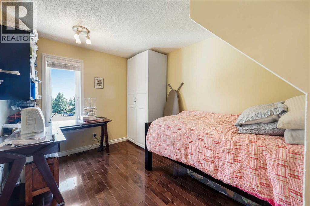 Single Family House Bungalow for Sale in  Hunterdale Place NW Huntington Hills Calgary 