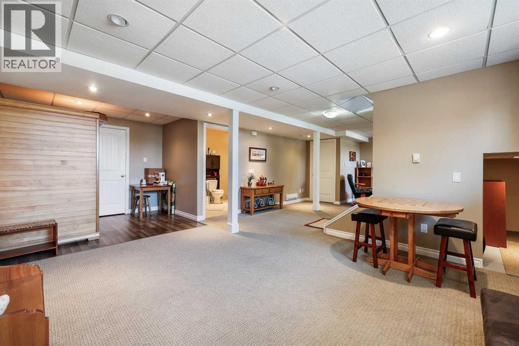 Single Family House Bungalow for Sale in  Hunterdale Place NW Huntington Hills Calgary 
