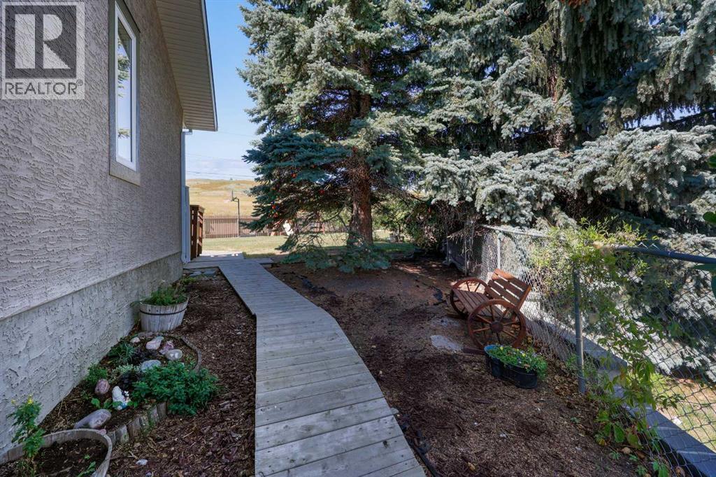 Single Family House Bungalow for Sale in  Hunterdale Place NW Huntington Hills Calgary 