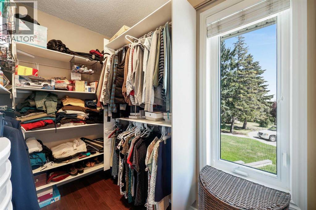 Single Family House Bungalow for Sale in  Hunterdale Place NW Huntington Hills Calgary 