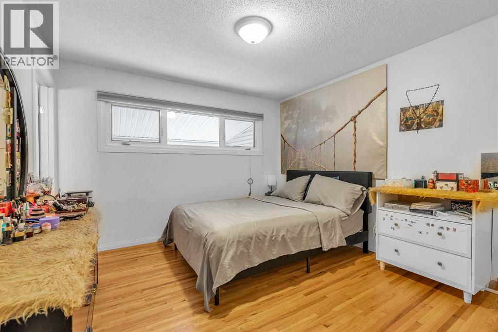 Single Family House Bungalow for Sale in  Acadia Drive SE Lake Bonavista Calgary 