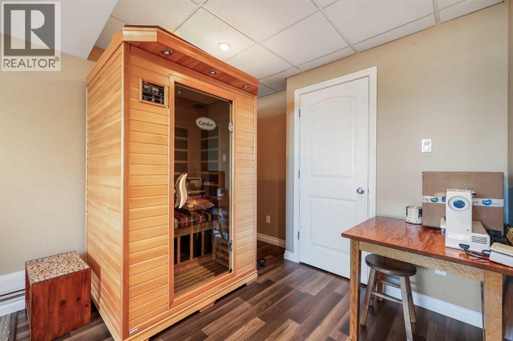 Single Family House Bungalow for Sale in  Hunterdale Place NW Huntington Hills Calgary 