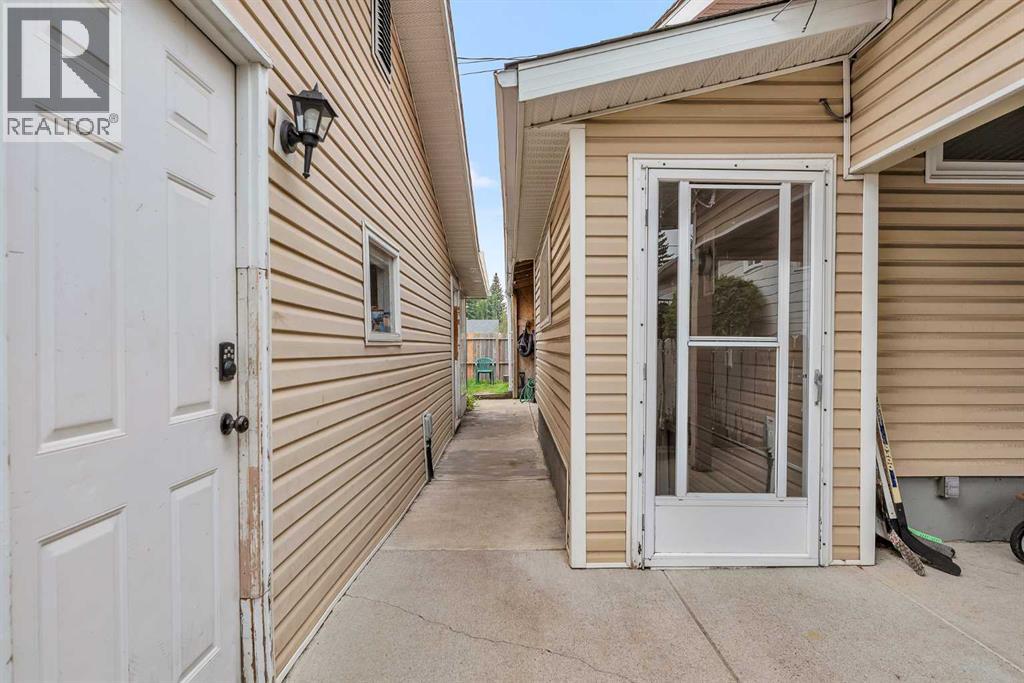 Single Family House Bungalow for Sale in  Acadia Drive SE Lake Bonavista Calgary 