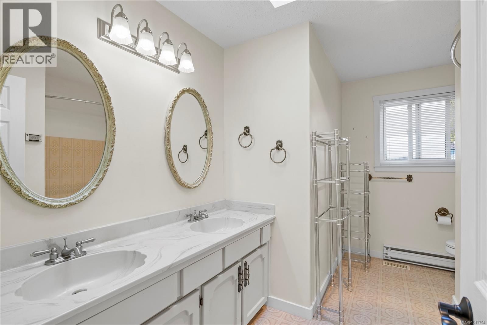 1058 Wood Duck Pl, Qualicum Beach