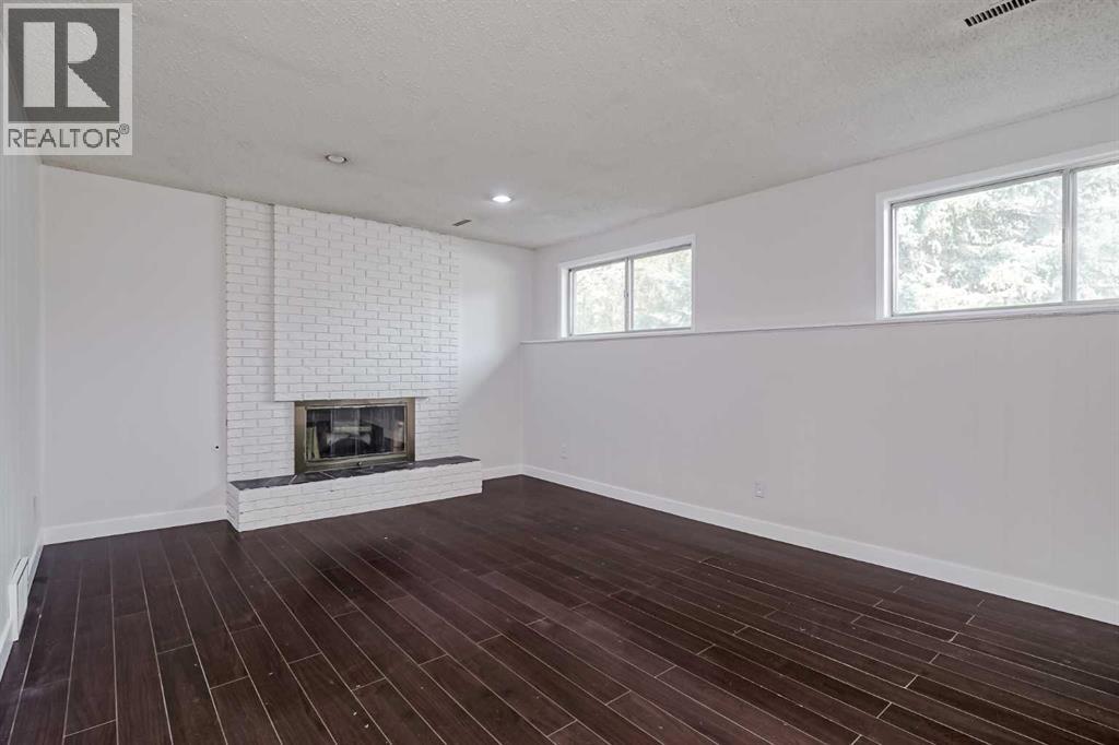 Single Family House 4 Level for Sale in  Silver Mead Road NW Silver Springs Calgary 