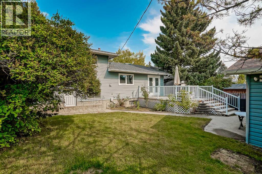 Single Family House 4 Level for Sale in  Silver Mead Road NW Silver Springs Calgary 