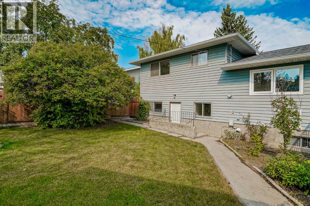 Single Family House 4 Level for Sale in  Silver Mead Road NW Silver Springs Calgary 