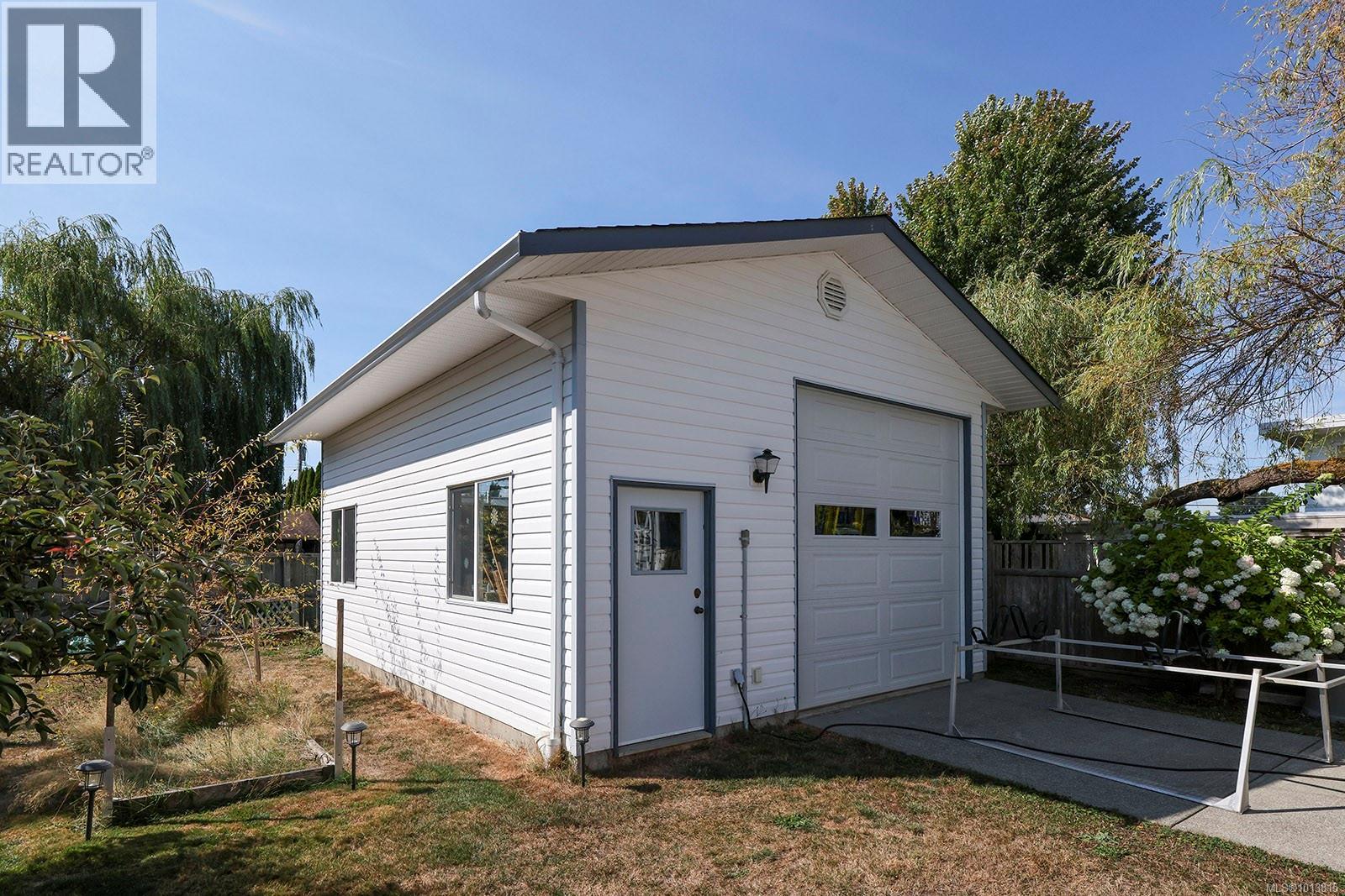 2625 Stewart Ave, Courtenay