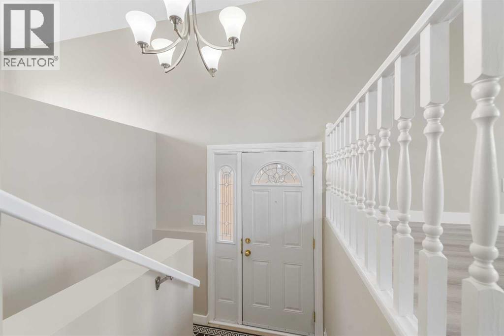 Single Family House Bi-level for Sale in  Doverville Way SE Dover Calgary 
