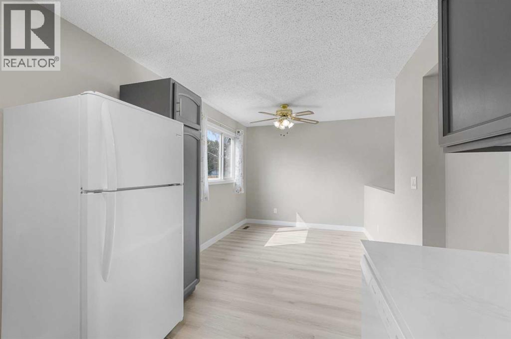 Single Family House Bi-level for Sale in  Doverville Way SE Dover Calgary 