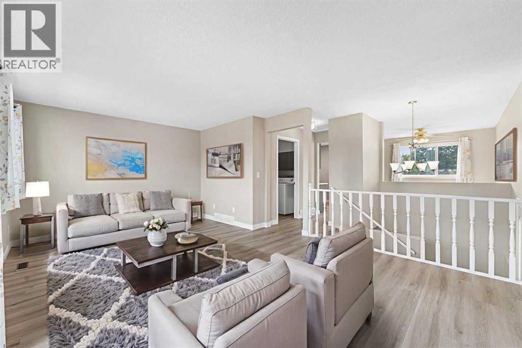 Single Family House Bi-level for Sale in  Doverville Way SE Dover Calgary 