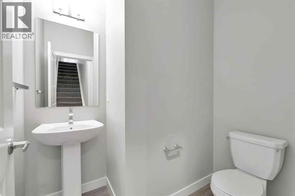 Single Family House for Sale in  Crestbrook Way SW Crestmont Calgary 