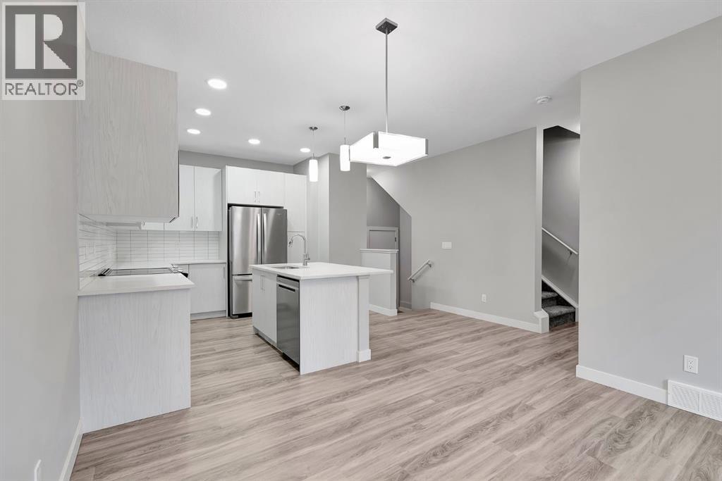 Single Family House for Sale in  Crestbrook Way SW Crestmont Calgary 