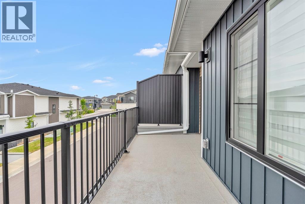 Single Family House for Sale in  Crestbrook Way SW Crestmont Calgary 