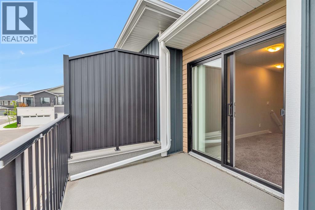 Single Family House for Sale in  Crestbrook Way SW Crestmont Calgary 