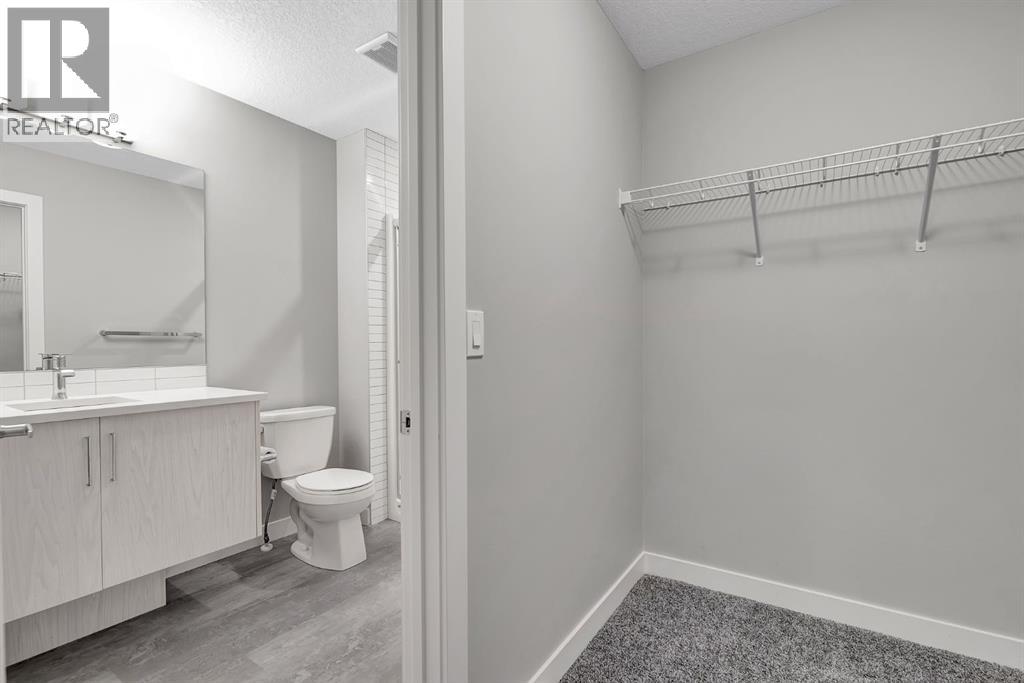 Single Family House for Sale in  Crestbrook Way SW Crestmont Calgary 