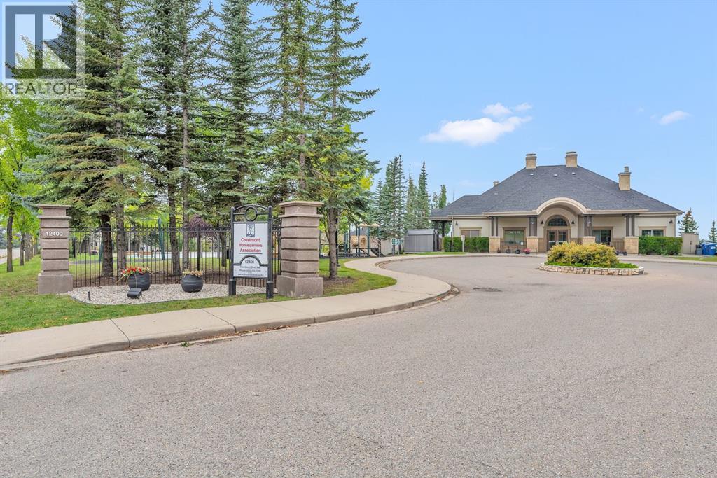 Single Family House for Sale in  Crestbrook Way SW Crestmont Calgary 