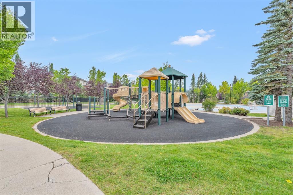 Single Family House for Sale in  Crestbrook Way SW Crestmont Calgary 