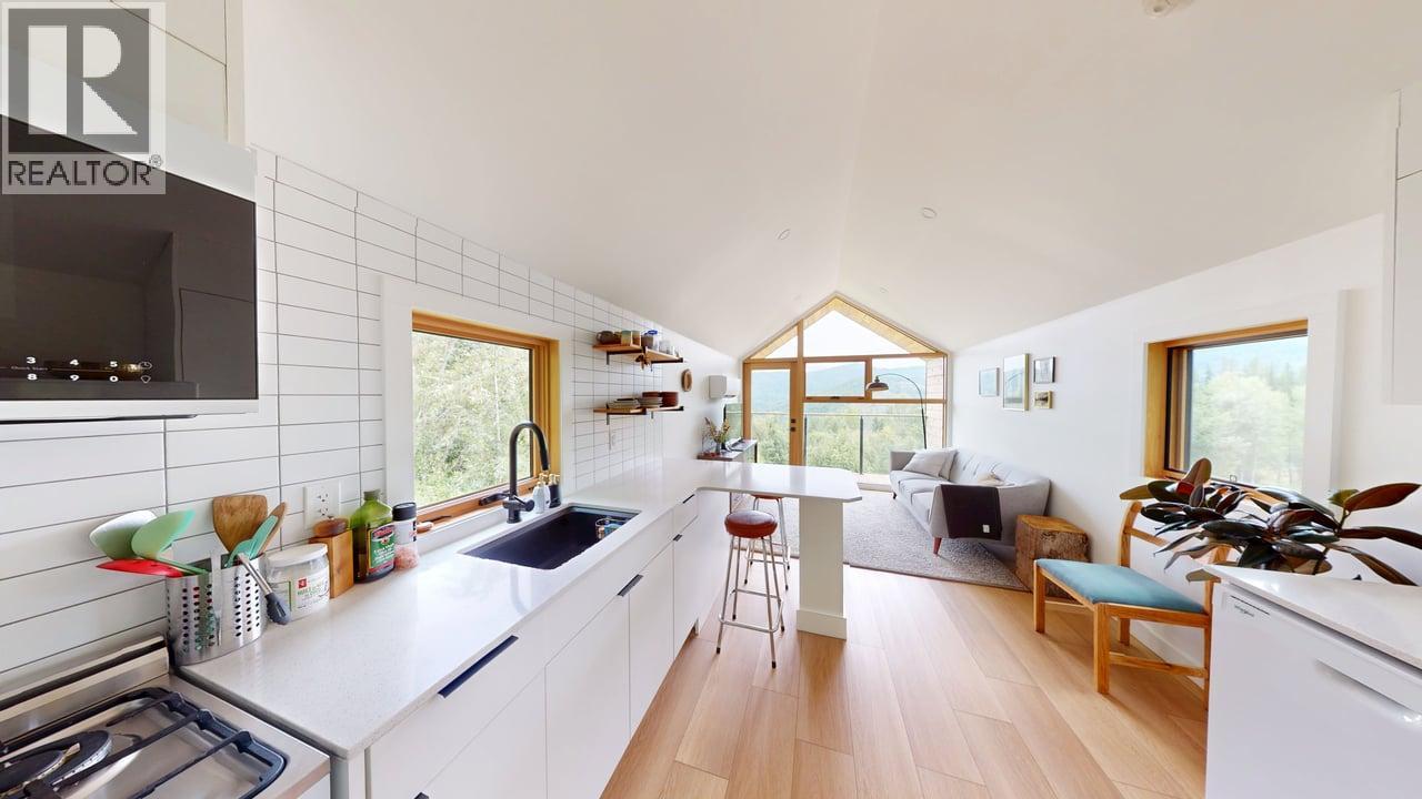 2715 3B HIGHWAY - 18