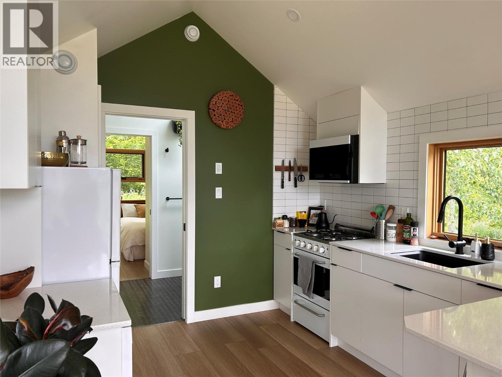 2715 3B HIGHWAY - 22