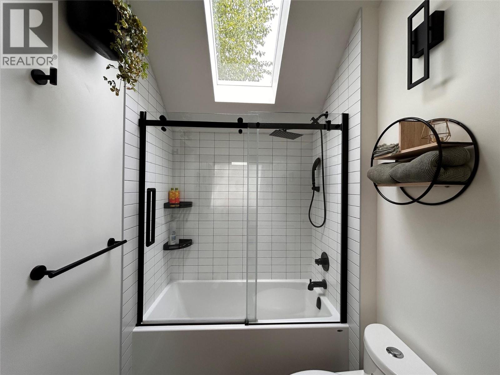 2715 3B HIGHWAY - 15