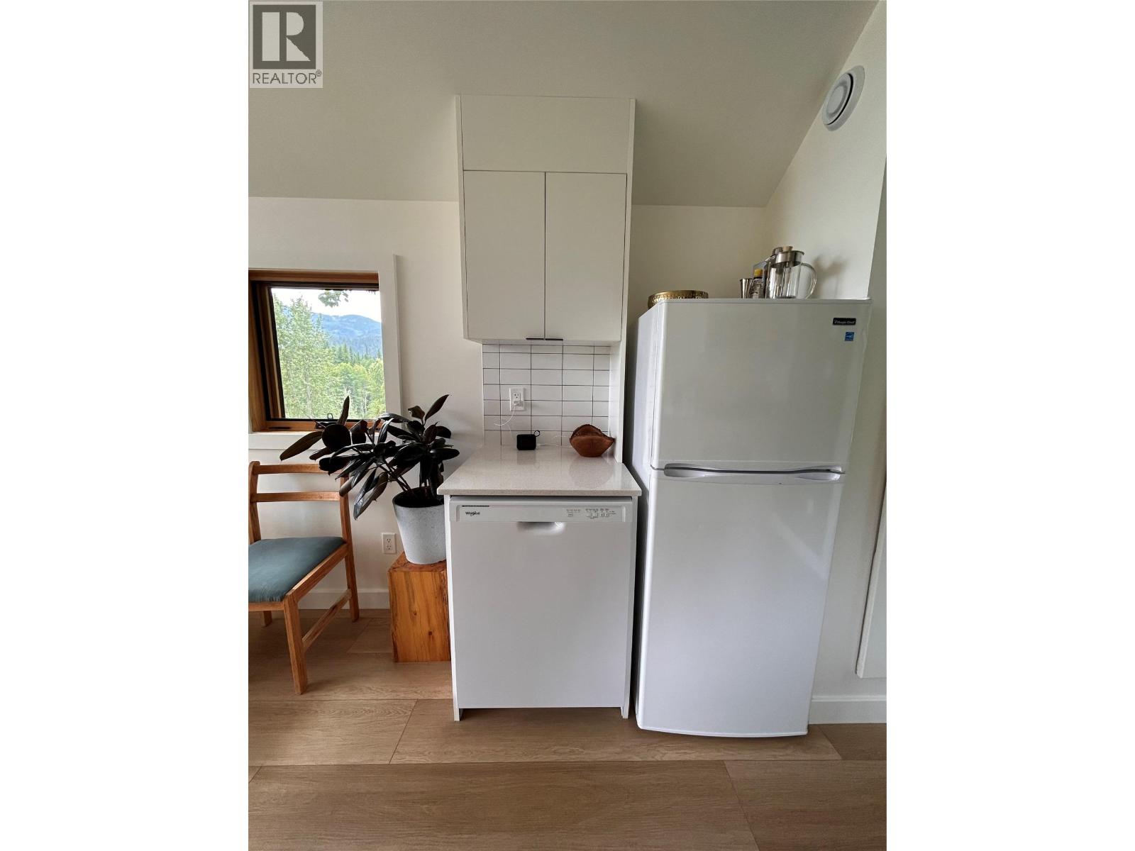 2715 3B HIGHWAY - 24