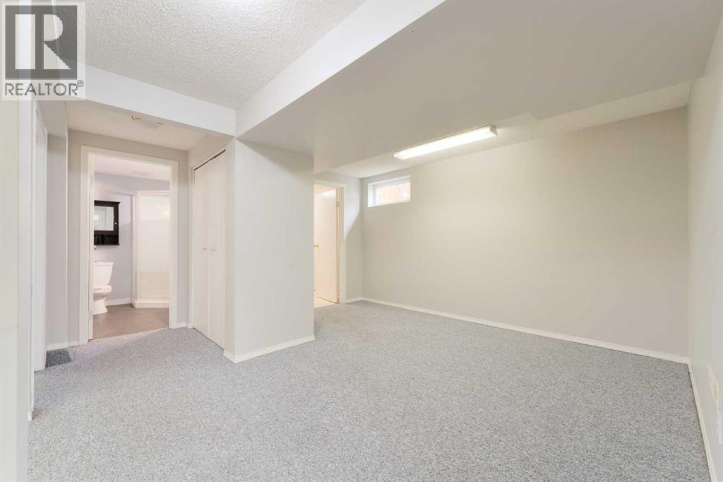 Single Family House Bungalow for Sale in  Tavender Road NW Thorncliffe Calgary 