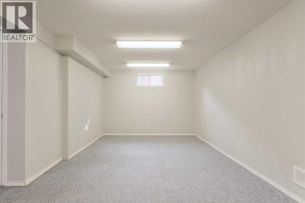 Single Family House Bungalow for Sale in  Tavender Road NW Thorncliffe Calgary 