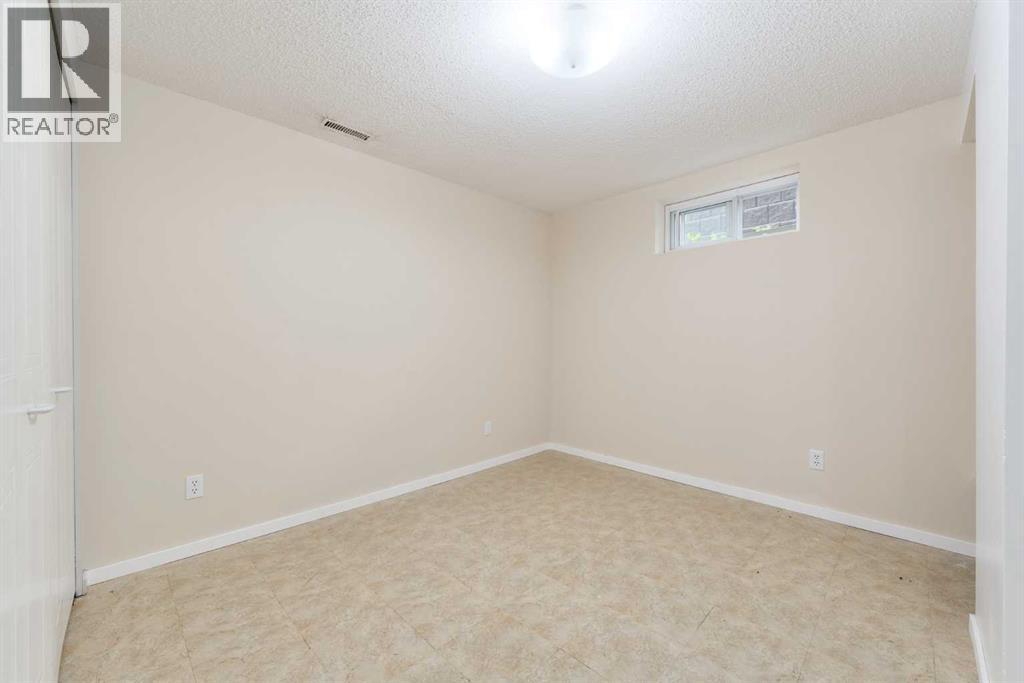 Single Family House Bungalow for Sale in  Tavender Road NW Thorncliffe Calgary 