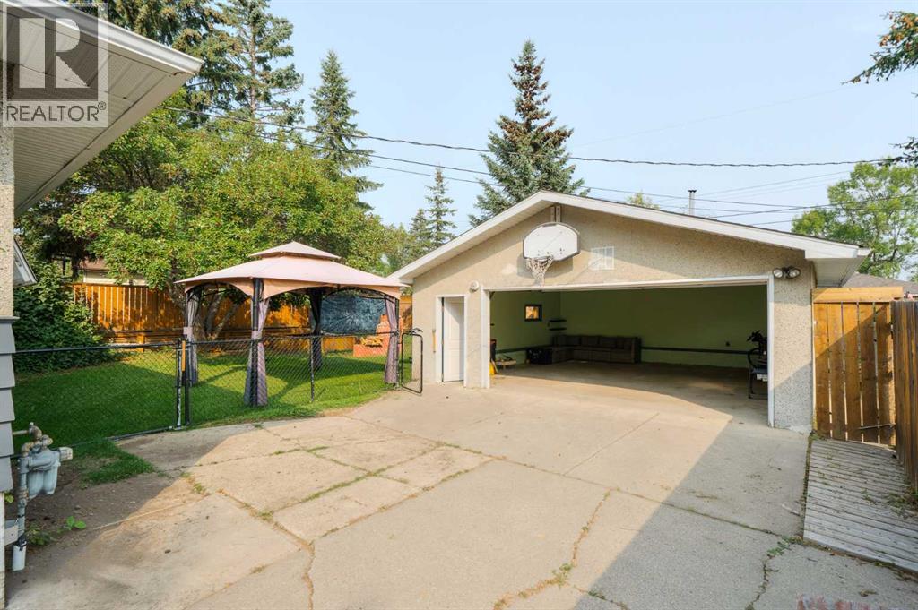 Single Family House Bungalow for Sale in  Tavender Road NW Thorncliffe Calgary 