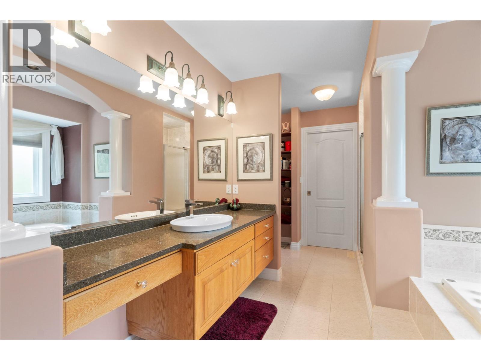 2602 Golf Course Drive, Blind Bay