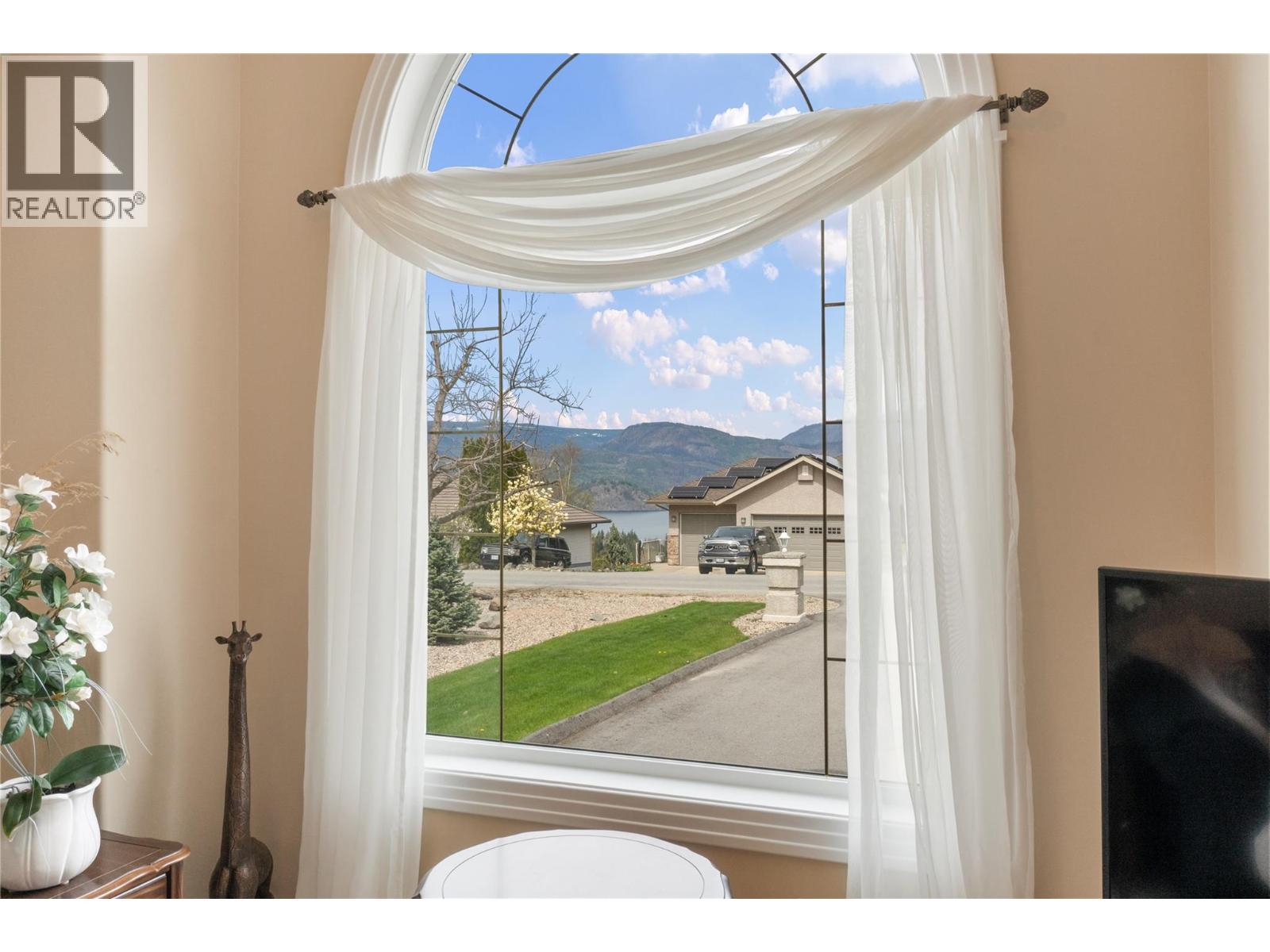 2602 Golf Course Drive, Blind Bay