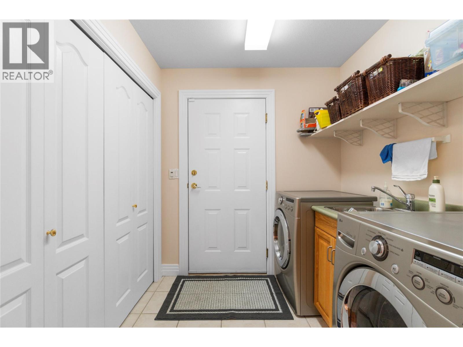 2602 Golf Course Drive, Blind Bay