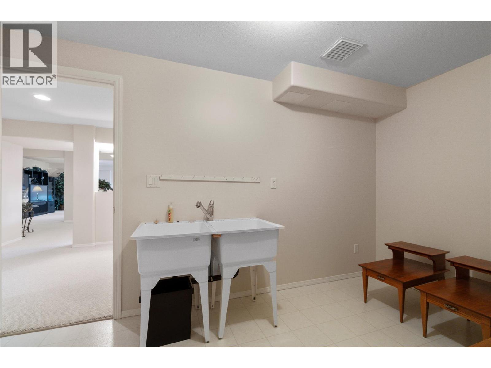 2602 Golf Course Drive, Blind Bay