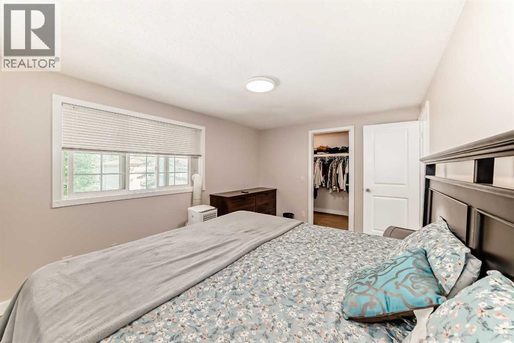 Single Family House for Sale in  Pineset Pl NE Place NE Pineridge Calgary 